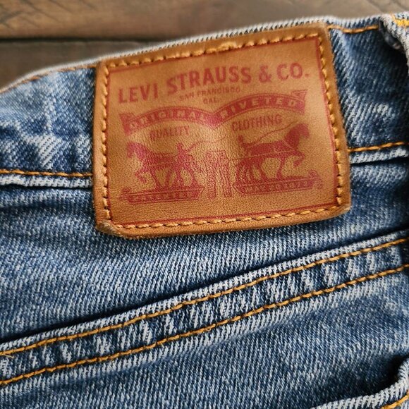 Levi's high-rise med-blue denim button fly shorts size 27 - Picture 2 of 6